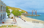 Atraksi di Area Sekitar 4 Moutsouna Beach 1