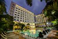 Kolam Renang Express Inn The Business Luxury Hotel