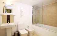 In-room Bathroom 3 Oxbridge Apartments