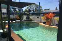 Swimming Pool Black Marlin Motel