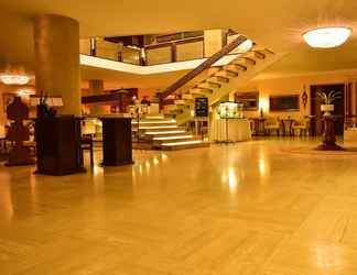 Lobby 2 Gur Kent Hotel