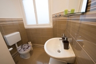 In-room Bathroom Vila Teslova