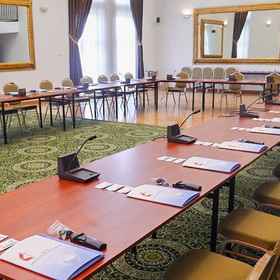 洛瓦卡會議中心飯店1 , 飯店维斯瓦大学