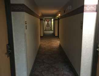 Lobby 2 Amerihost Inn & Suites - Mexico