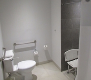 In-room Bathroom 3 Hampton Inn by Hilton Cancun Cumbres