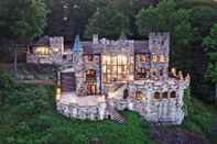 Exterior HIGHLANDS CASTLE overlooking Lake George.. plus 2 other Castles!