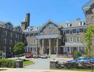 Exterior 2 Dalhousie University Accommodations