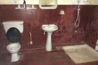 Toilet Kamar Weeragiri Homestay