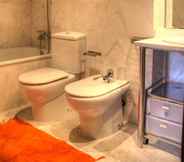 Toilet Kamar 5 Suitur Barcelona  Olympic