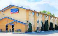 Exterior 6 Super 8 by Wyndham Benton Harbor - St. Joseph