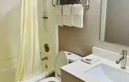 In-room Bathroom 7 Super 8 by Wyndham Benton Harbor - St. Joseph