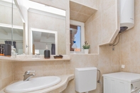 In-room Bathroom Apartments Le petit Nono