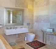 Toilet Kamar 3 Vetho Villa