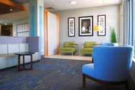 Lobby Holiday Inn Express & Suites Columbia City, an IHG Hotel