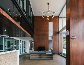 Lobby 2 MT Park Residence