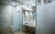 In-room Bathroom 7 Left Hotel Xi'an
