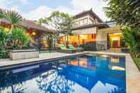 Swimming Pool Villa Bali Caviar