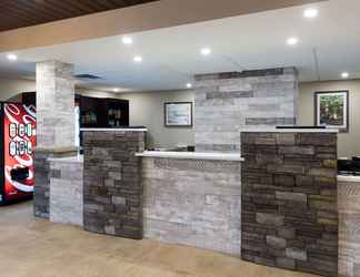 Lobby 2 Ramada by Wyndham Revelstoke