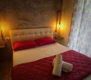 Bedroom 3 Napoli City Rooms