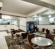 Quầy bar, cafe và phòng lounge 6 Baymont by Wyndham Spokane