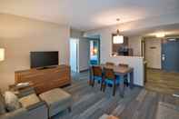 Common Space TownePlace Suites by Marriott Miami Airport