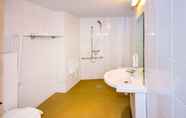 In-room Bathroom 7 ibis budget Menton