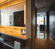 In-room Bathroom 7 Hyatt Regency Shanghai Global Harbor