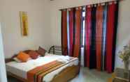 Kamar Tidur 3 Leos Home Stay