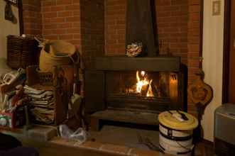 Lobby 4 Country Inn Canadian House