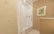 Toilet Kamar 7 Fairfield Inn & Suites by Marriott Gaylord