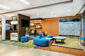 Lobby 4 Fairfield Inn & Suites by Marriott Van Canton Area
