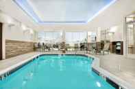 สระว่ายน้ำ Fairfield Inn & Suites by Marriott Van Canton Area