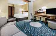 Bedroom 4 Fairfield Inn & Suites by Marriott Van Canton Area