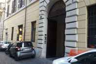 Exterior Arch Rome Suites