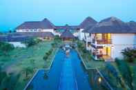 Kolam Renang Le Pondy Beach & Lake Resort