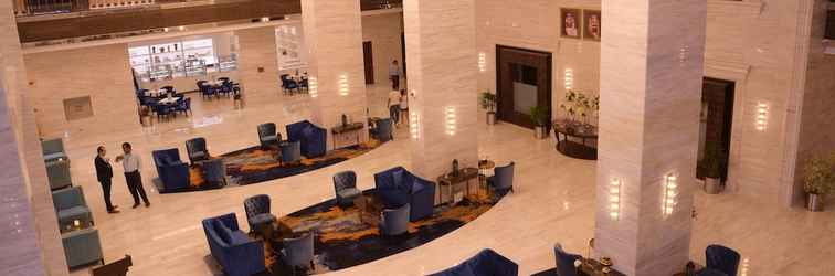 Lobby Warwick Al Khobar