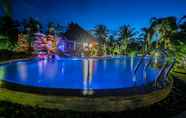 Kolam Renang 2 Two Tiger Resort & Spa