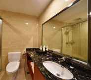 In-room Bathroom 4 YoboHotel Hangzhou