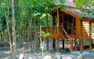 Bangunan 3 Tree House Bungalows Resort