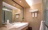 ห้องน้ำภายในห้อง 2 Jingtang Ramada Encore Hotel