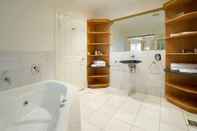 Toilet Kamar Lakeside Suites 3