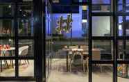 Restoran 7 MOXY Stuttgart Airport/Messe