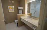 In-room Bathroom 6 Fairfield Inn & Suites Wisconsin Dells