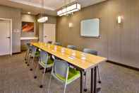 Functional Hall SpringHill Suites by Marriott Pittsburgh Butler/Centre City
