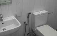 Toilet Kamar 3 Berling Holiday Resort