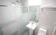 Toilet Kamar 4 Golden Park Hotel