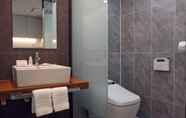 Toilet Kamar 5 Royal Square Hotel Seoul