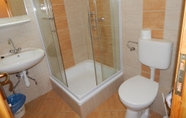 In-room Bathroom 7 Hajdu Vendeghaz