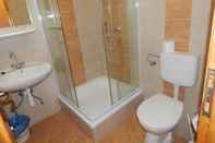 Phòng tắm bên trong Hajdu Vendeghaz