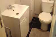 Toilet Kamar Lisbon South Bay Apartments